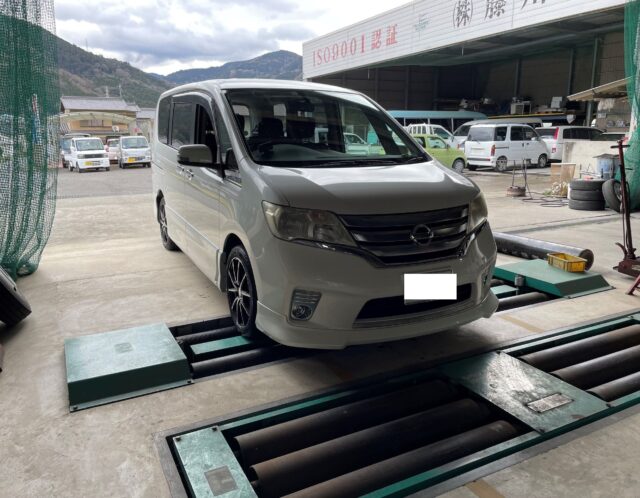 軽乗市場（かるのりいちば）車検センター　三好店　日産　セレナ　車検