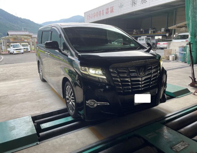 8/28　軽乗市場（かるのりいちば）車検センター　三好店　トヨタ　アルファード　車検