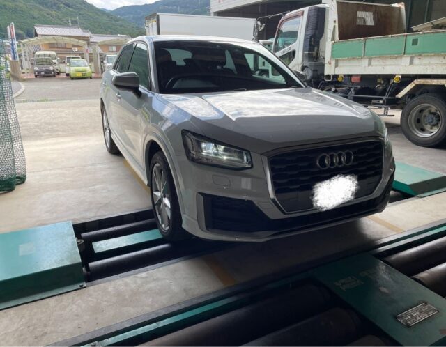 9/20　軽乗市場（かるのりいちば）車検センター　三好店　アウディ　Ｑ２　車検