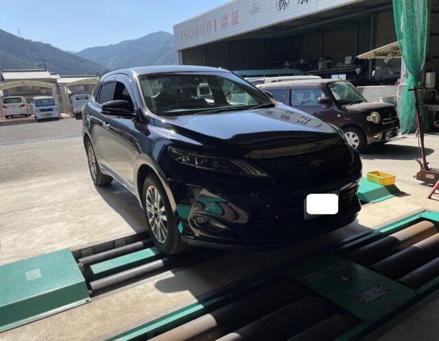 4/18　トヨタ　ハリアー　車検　軽乗市場（かるのりいちば）車検センター　三好店