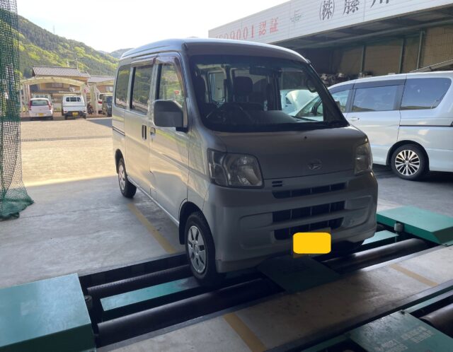 4/22 ダイハツ　ハイゼットカーゴ　車検　軽乗市場（かるのりいちば）車検センター　三好店　　　
