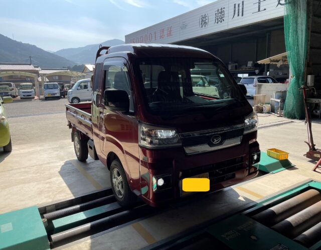 6/9　軽乗市場（かるのりいちば）車検センター　三好店　ダイハツ　ハイゼットトラック　車検